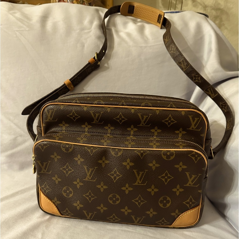 Louis Vuitton Monogram Nile Messenger bag